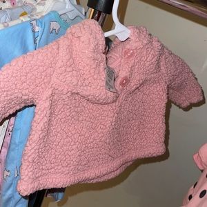 NEWBORN SIZE CLOTHING CAN BE MIX AND MATCH TO MAKE YOU A NICE BUNDLE